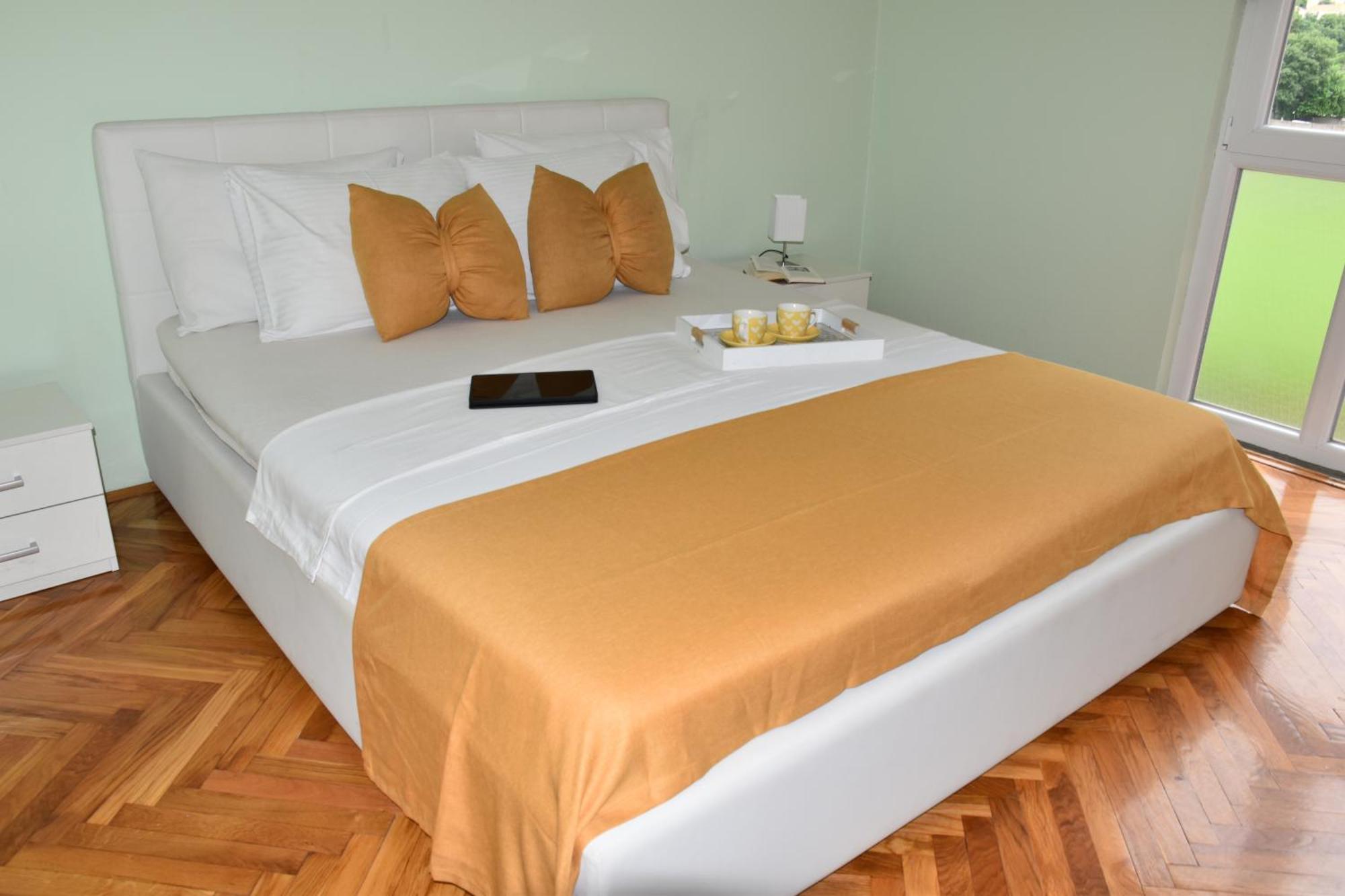 Apartment City View โกตอร์ ภายนอก รูปภาพ