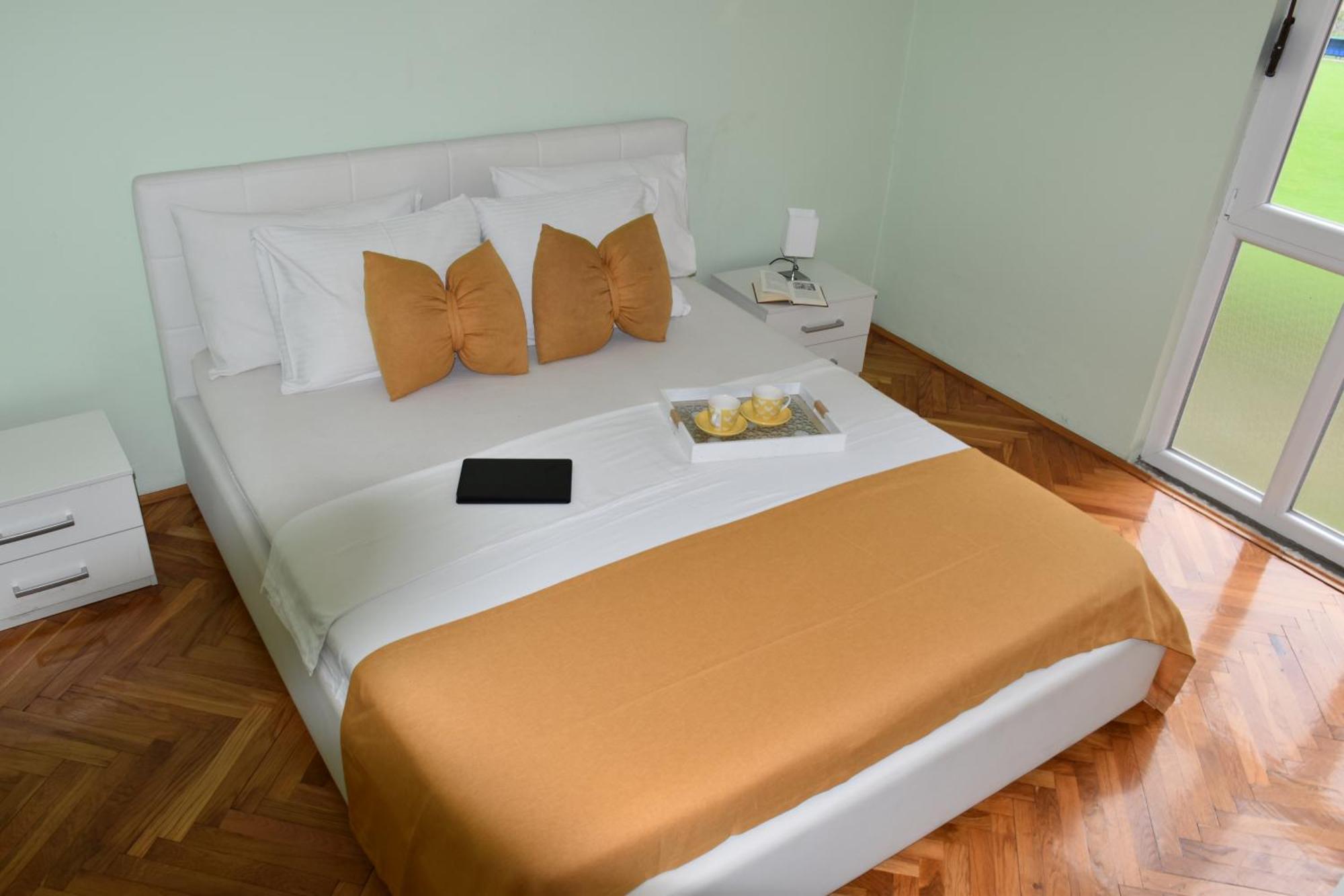 Apartment City View โกตอร์ ภายนอก รูปภาพ