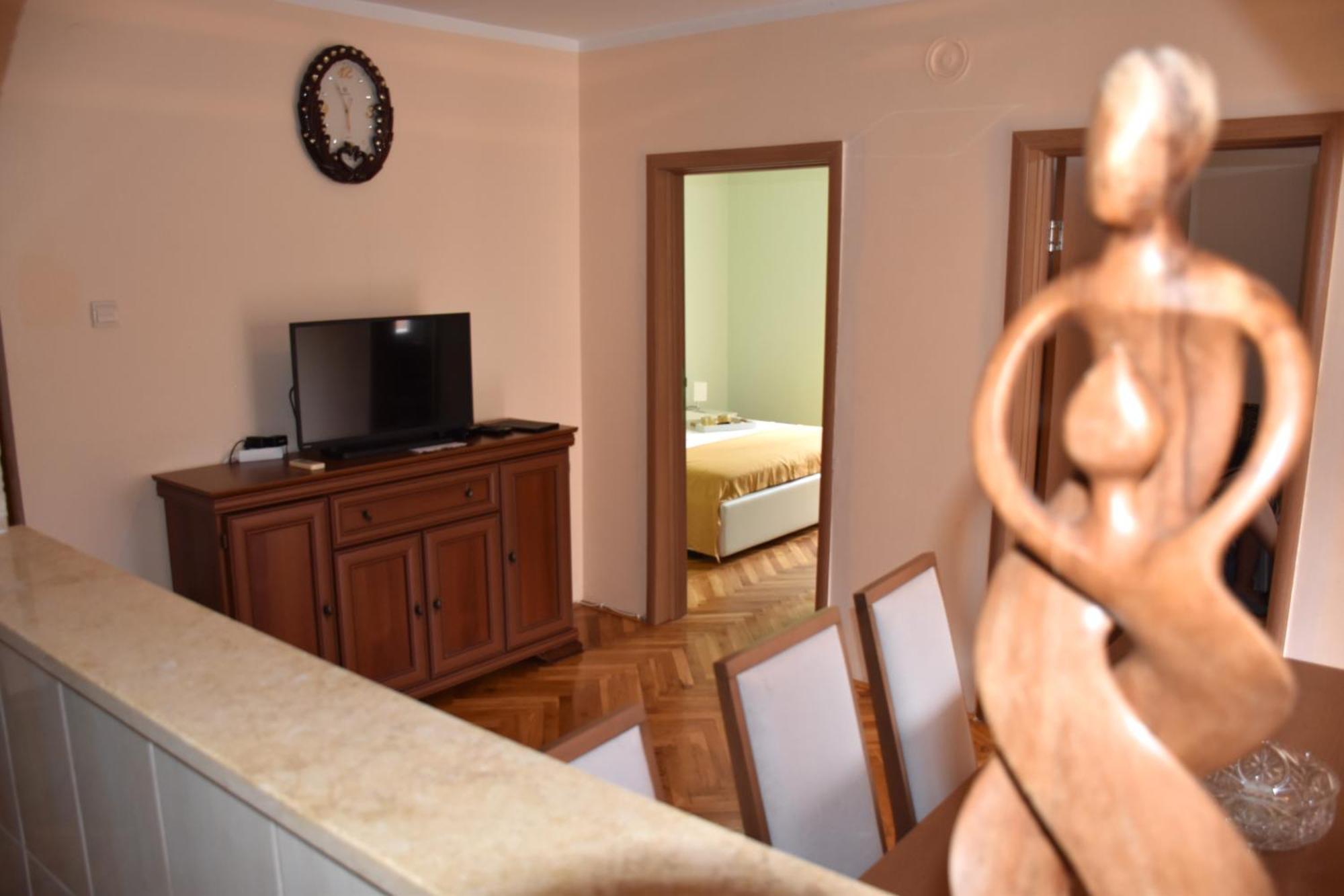 Apartment City View โกตอร์ ภายนอก รูปภาพ